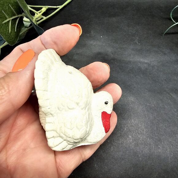 Vintage White Chalkware Plaster Turkey Thanksgiving Salt & Pepper Shakers w/cork - Picture 7 of 10